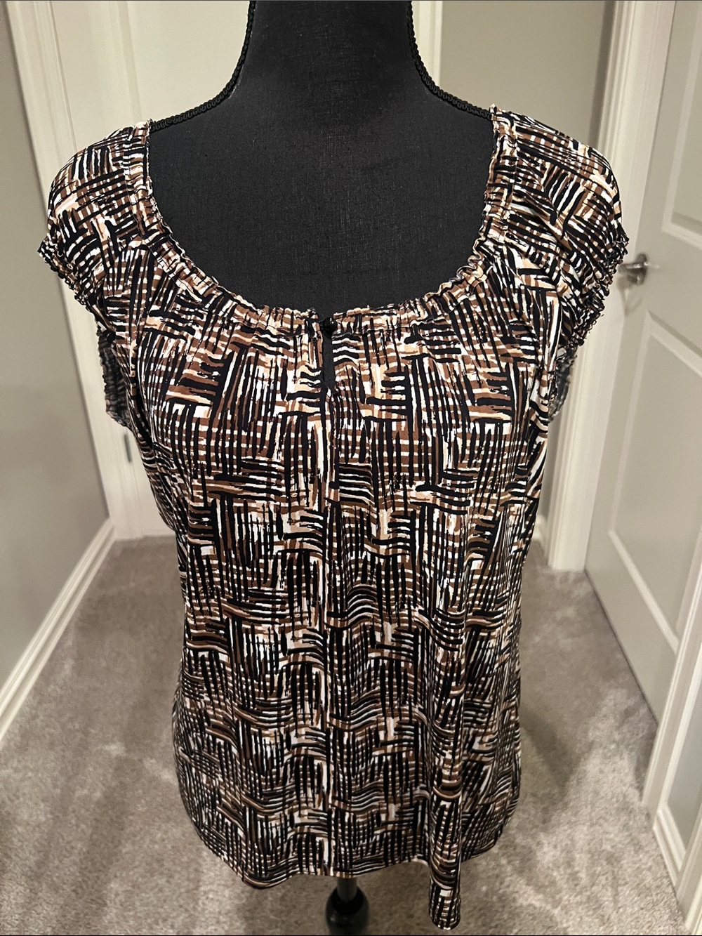 liz & co. Black, Brown and White Geometric Short Sleeve Blouse